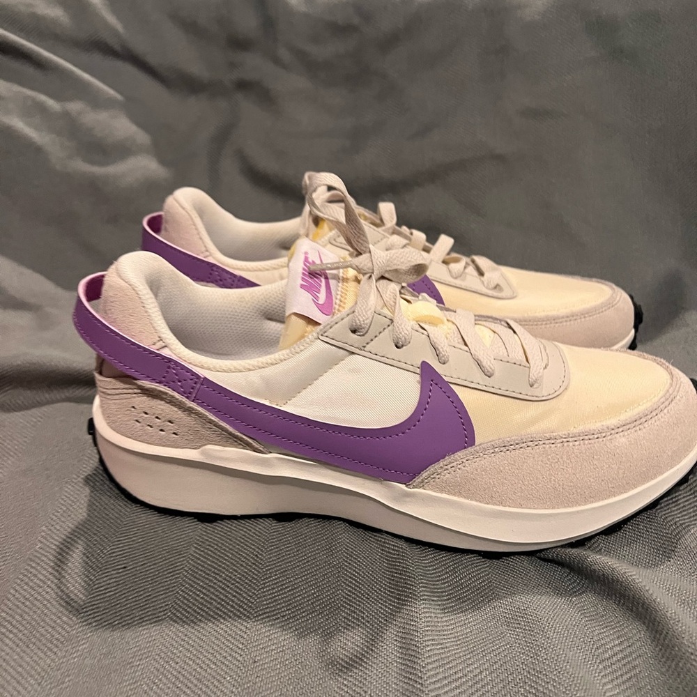 NEW Nike Women's Waffle Debut Casual Running Work out Shoe white/rush fuchsia